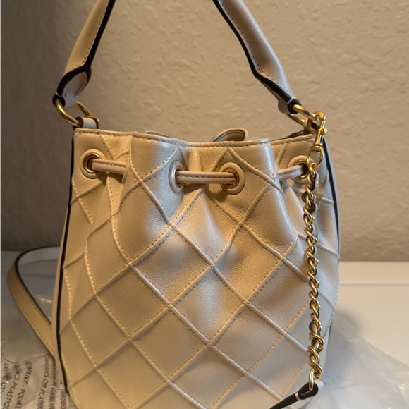 Tory Burch Cream Quilted Bucket Bag - Picture 2 of 9